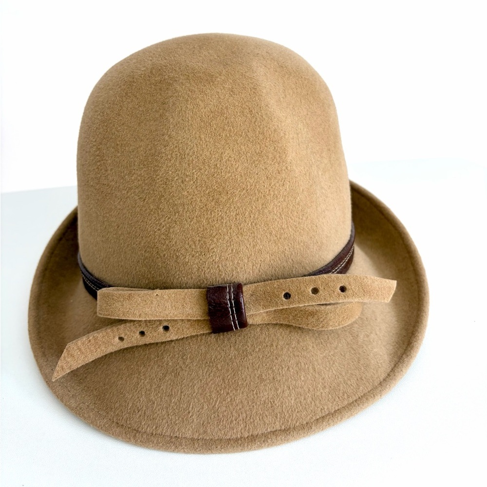 Vintage 1970s Felt Cloche Hat – Camel Tan Wool – Leather Strap Detail - Picture 2 of 5